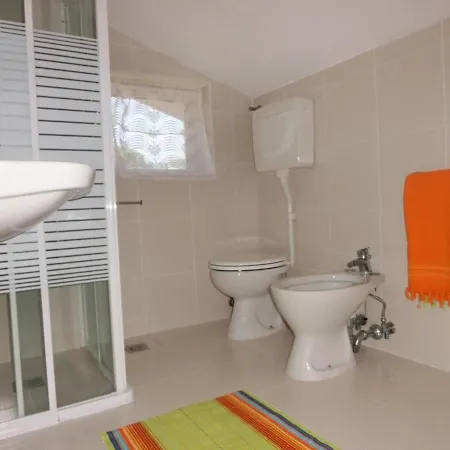 With Garden Parking And Ac Бібіоне