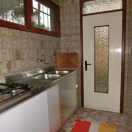 Central And Bright Villa With Garden And Parking *