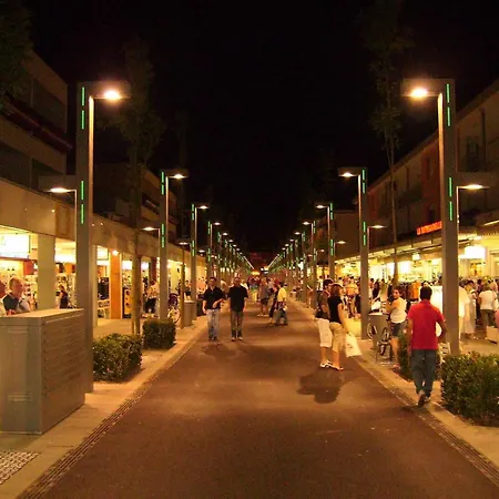 With Garden Parking And Ac Lejlighed Bibione