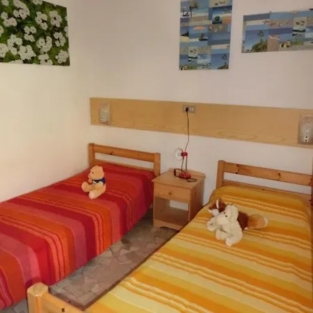 Three-bedroom With Garden, Parking And Ac *