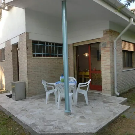 Central And Bright Villa With Garden And Parking Bibione
